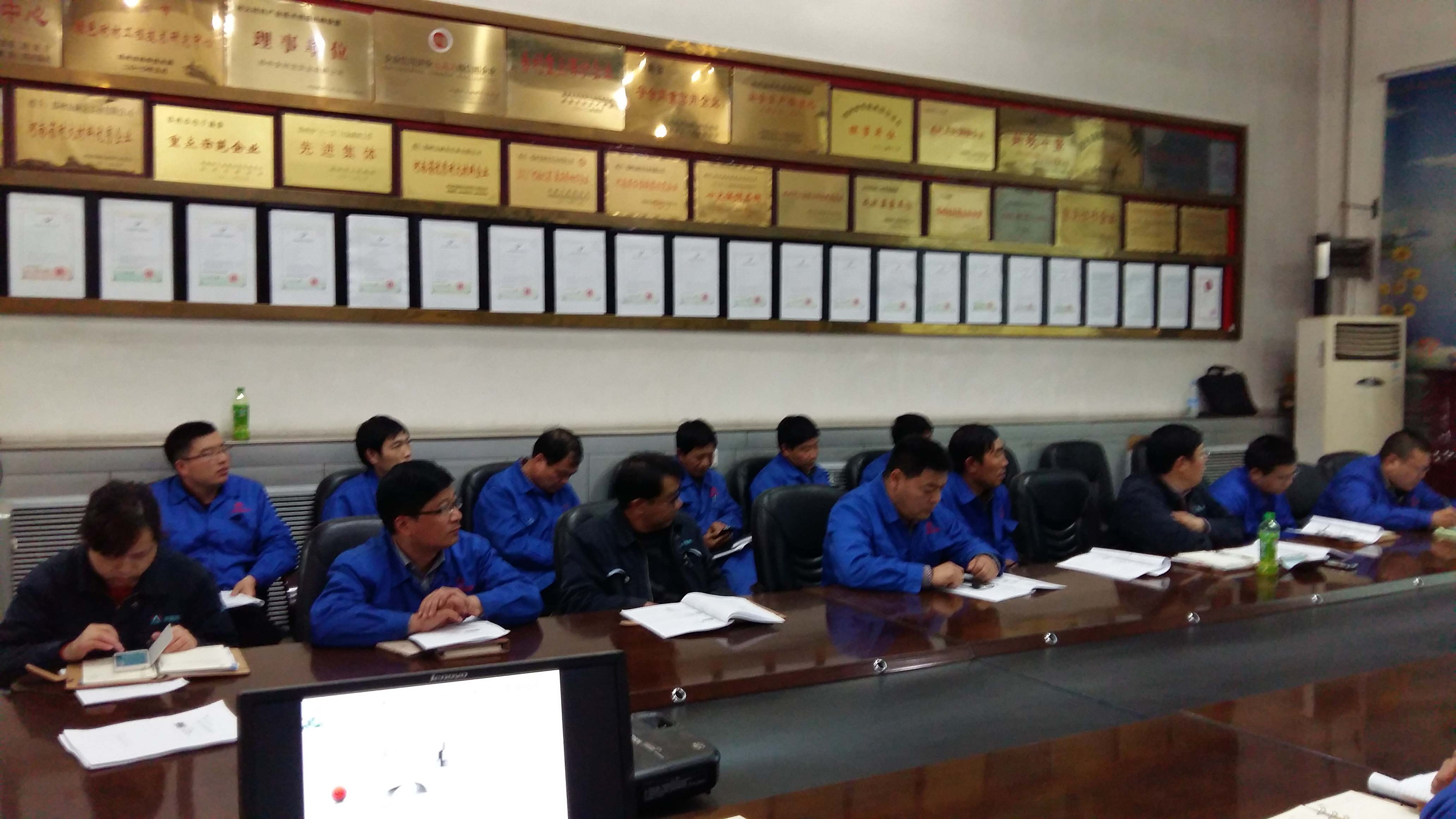 ���Ϳ˹�˾���а��鳤����������ѵ